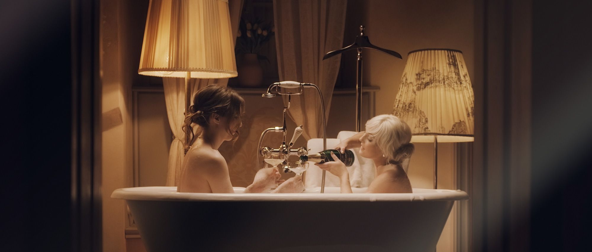 NAKED BUBBLES - Story 